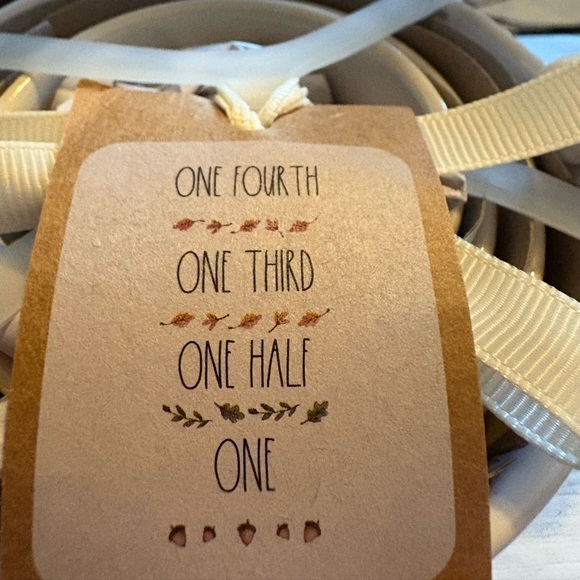 Rae Dunn Ceramic Measuring Cups with Chipmunk 🐿️ Accent - Picture 3 of 5